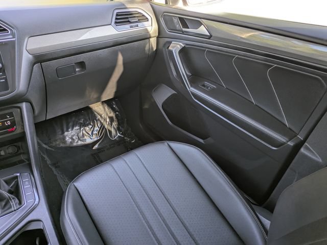 Used 2023 Volkswagen Tiguan SE FWD image 16