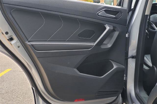 Used 2023 Volkswagen Tiguan SE image 28