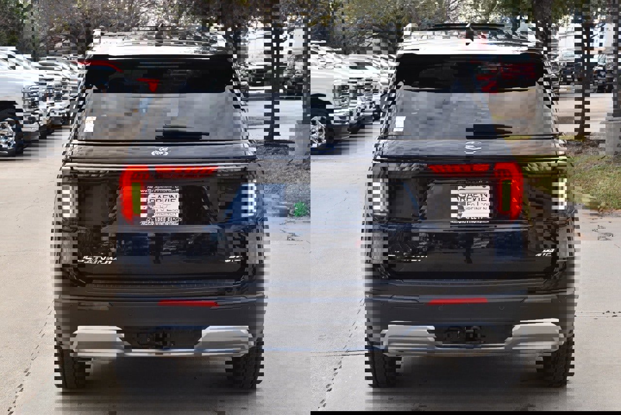 Certified 2025 Ford Explorer Platinum w/ LUX Leather Package image 7