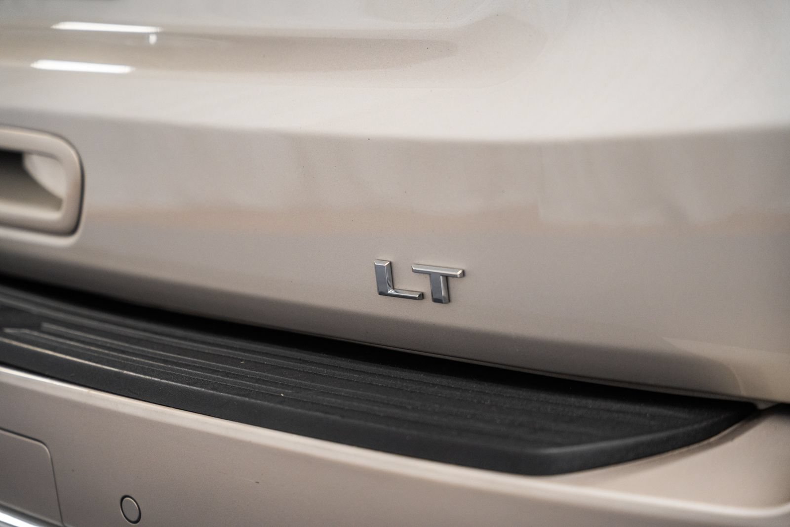 Used 2024 Chevrolet Tahoe LT w/ Luxury Package AWD/4WD image 9