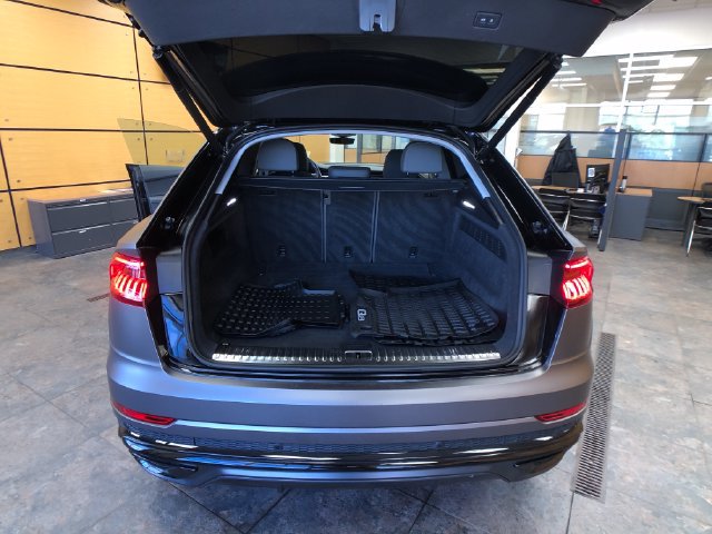 Used 2023 Audi Q8 Premium Plus AWD/4WD image 21