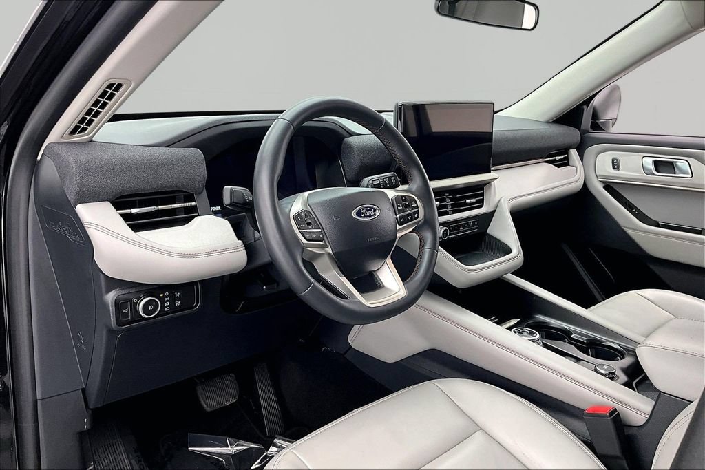 Certified 2025 Ford Explorer Active w/ Active Comfort Package AWD/4WD image 14