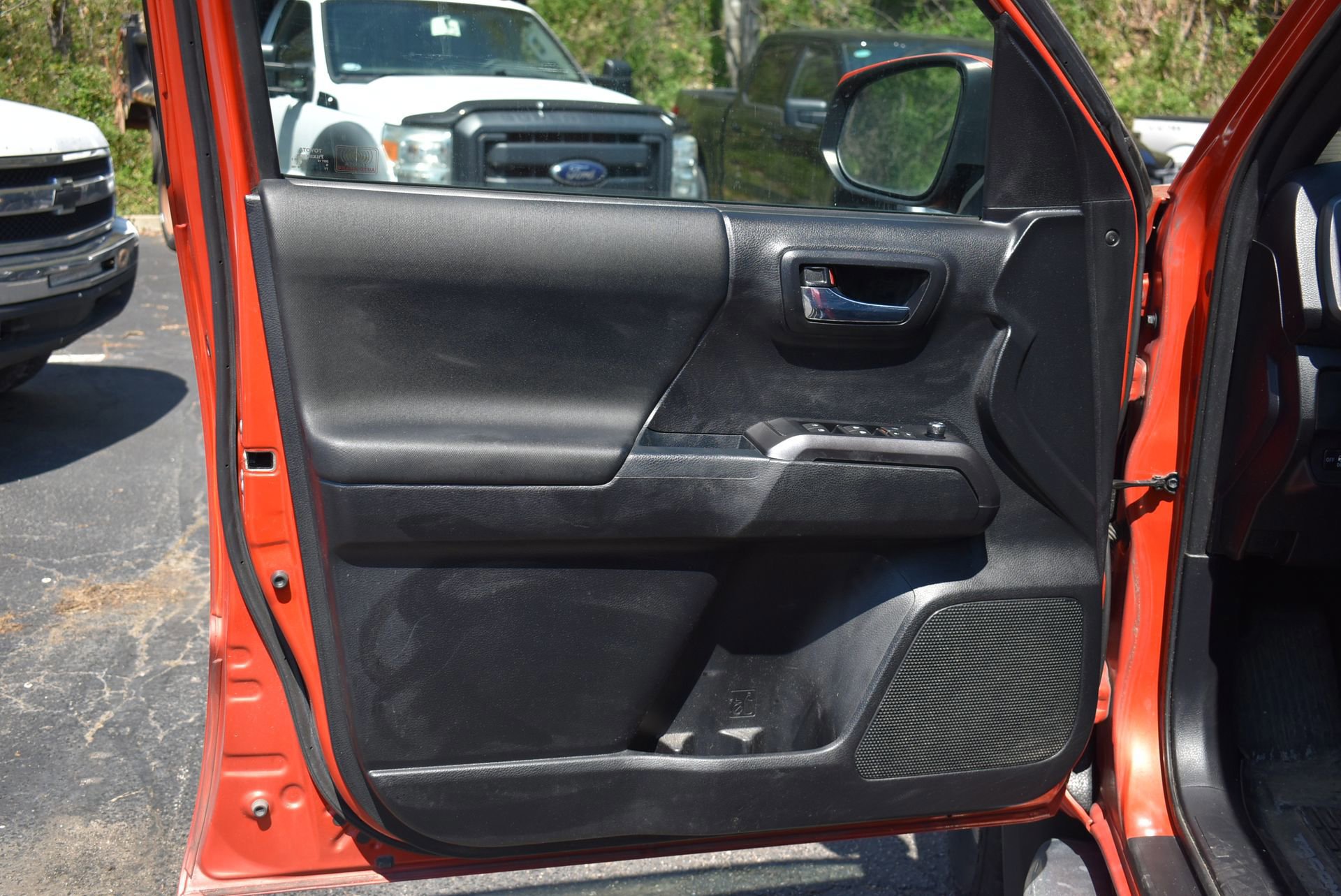 Used 2017 Toyota Tacoma TRD Sport w/ Premium & Technology Package image 11