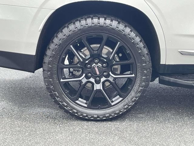 Used 2023 GMC Yukon SLT w/ SLT Premium Package AWD/4WD image 7