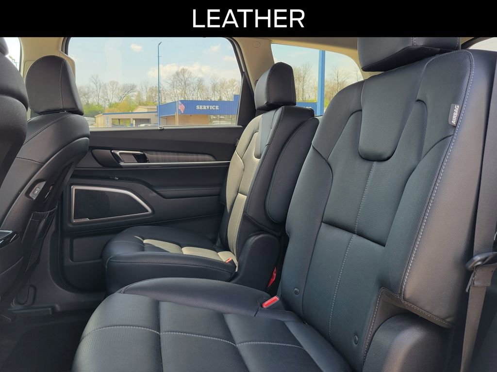 Used 2024 Kia Telluride EX w/ EX Captain's Chair Package AWD/4WD image 12