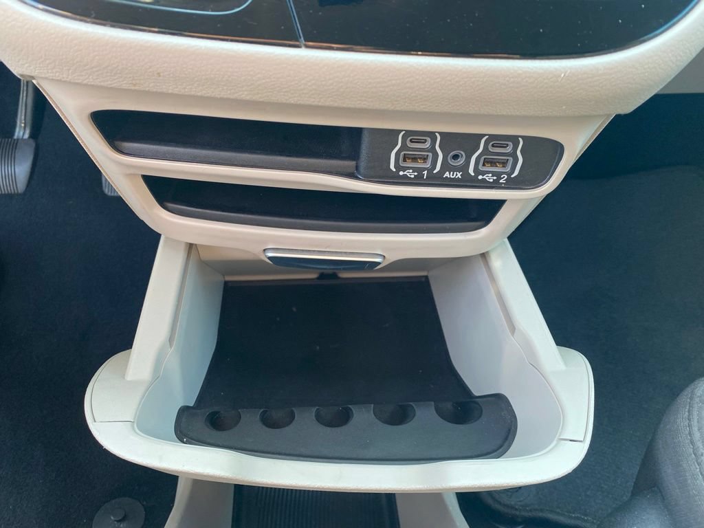 Used 2023 Chrysler Voyager LX FWD image 18
