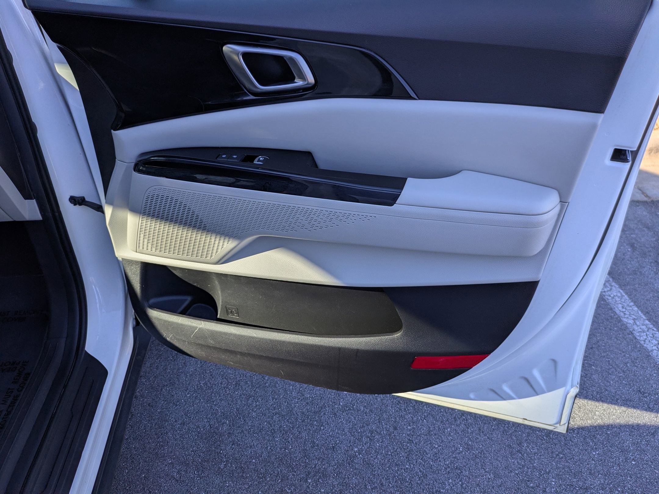 Used 2024 Kia Carnival EX image 34