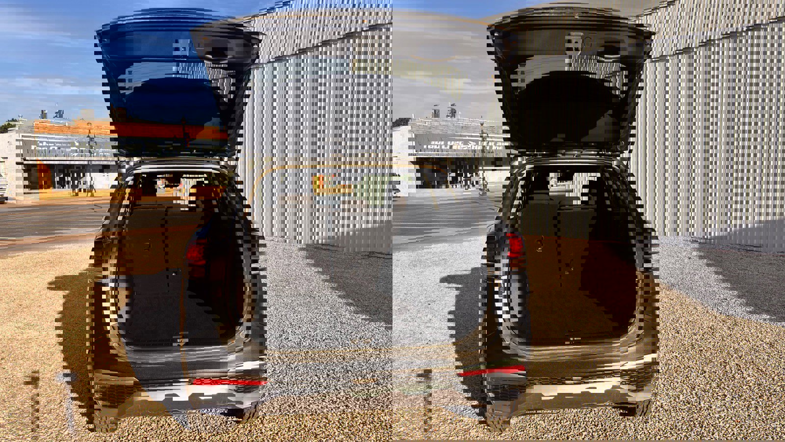 Used 2023 Kia Sportage LX image 9