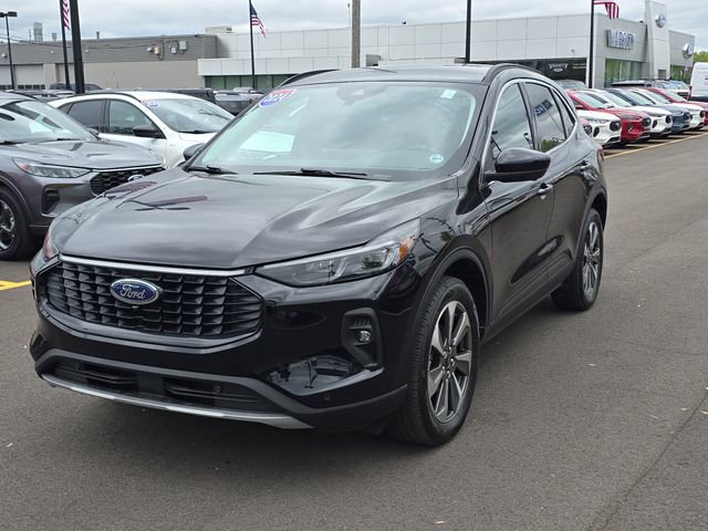 Certified 2024 Ford Escape Platinum AWD/4WD image 2