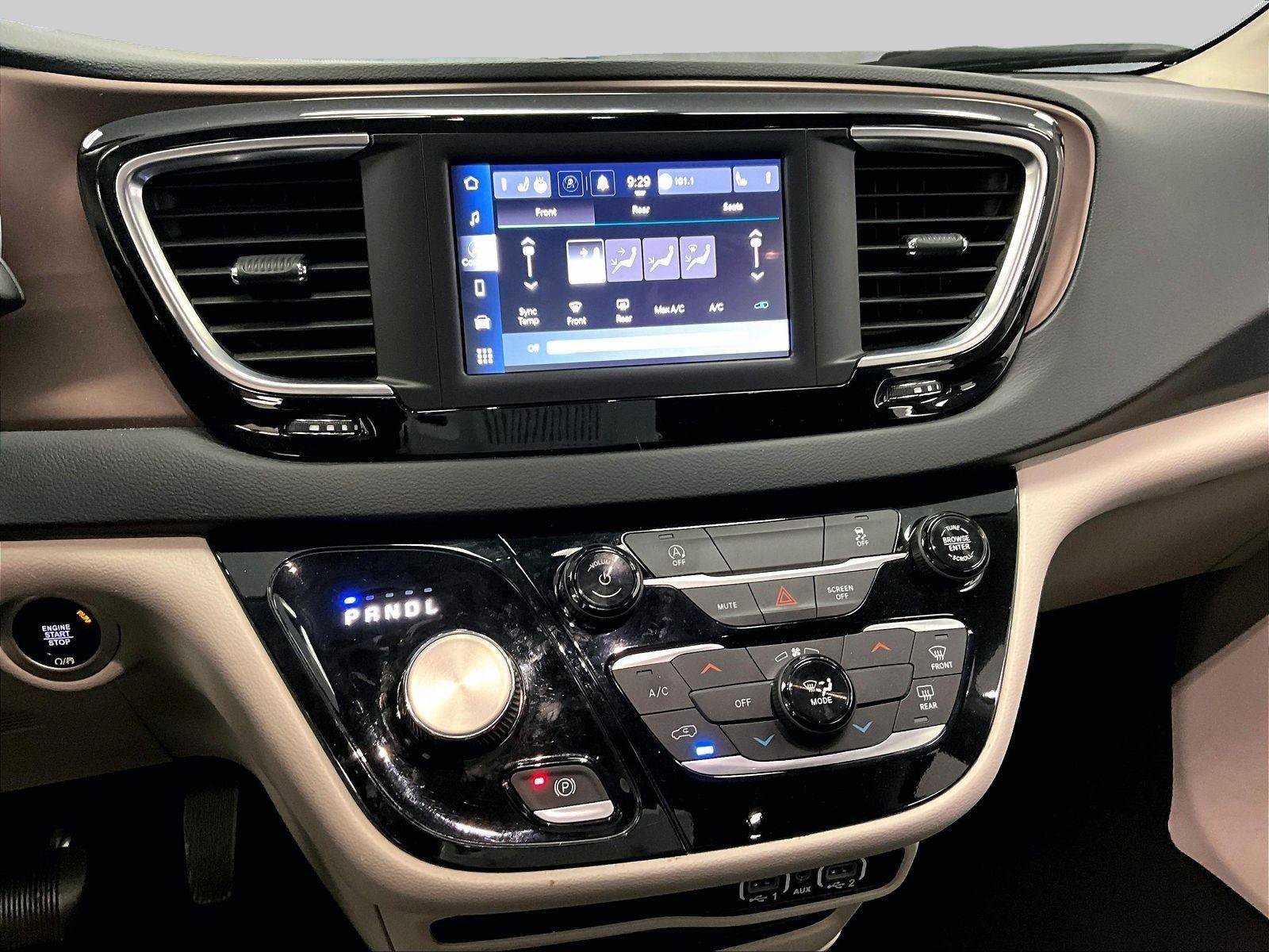 Used 2023 Chrysler Voyager LX image 6