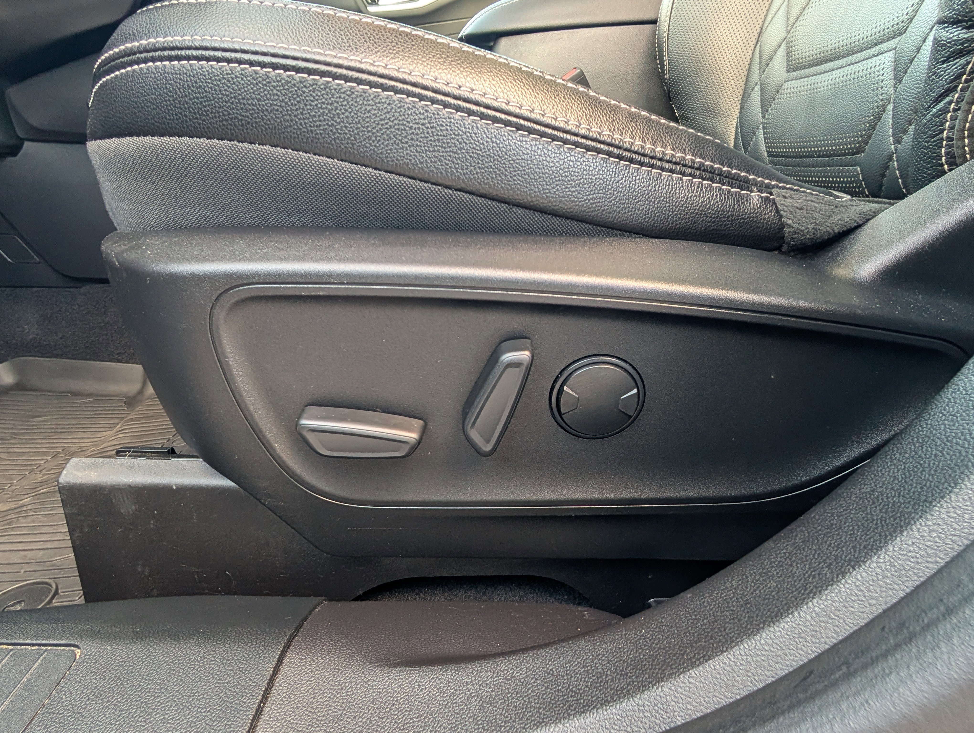 Certified 2023 Ford Escape SE w/ PHEV Premium Package image 23