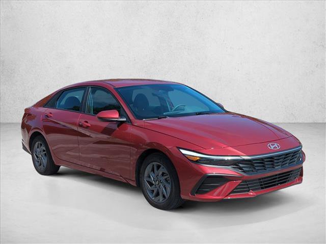 Used 2024 Hyundai Elantra SEL FWD video 3