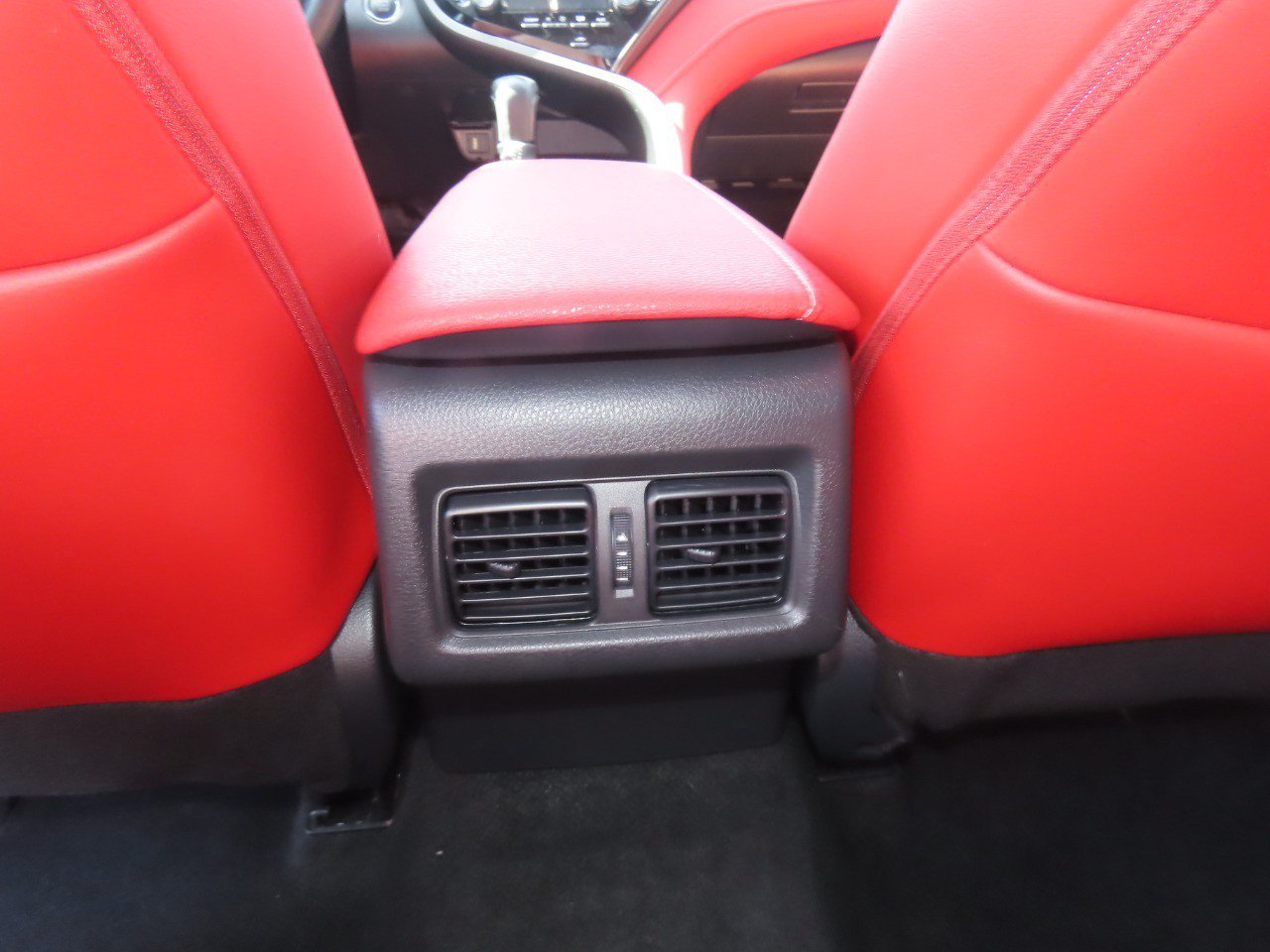 Used 2024 Toyota Camry XSE FWD image 18