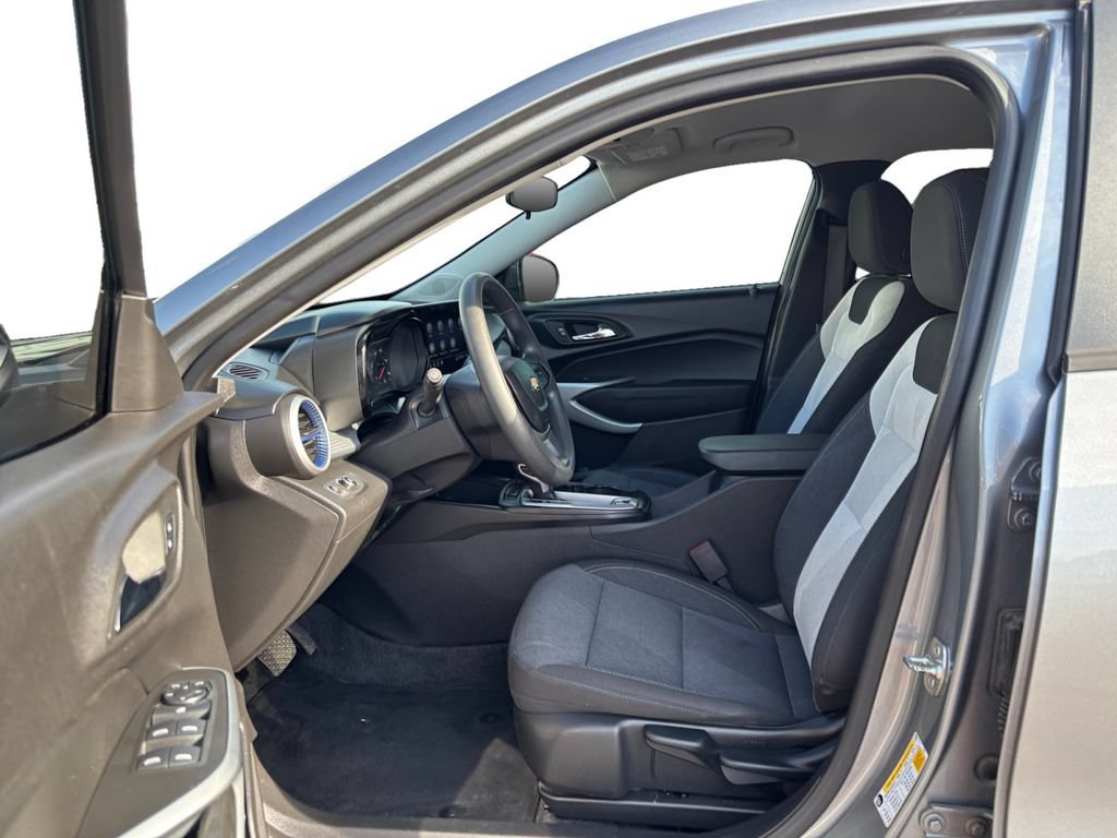 Used 2024 Chevrolet Trax LS w/ LS Convenience Package FWD image 14