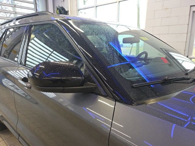 Certified 2022 Ford Explorer XLT w/ Equipment Group 202A image 5