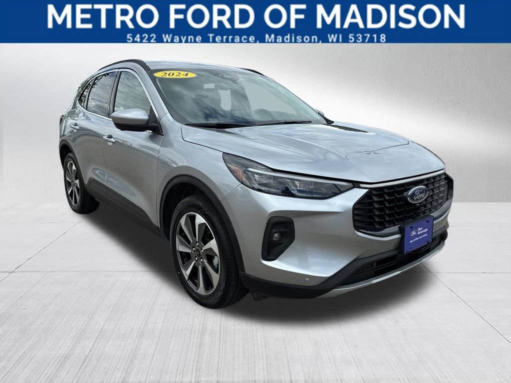 Certified 2024 Ford Escape Platinum AWD/4WD image 2