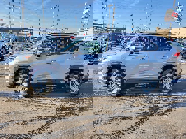 Used 2019 Toyota RAV4 XLE image 3