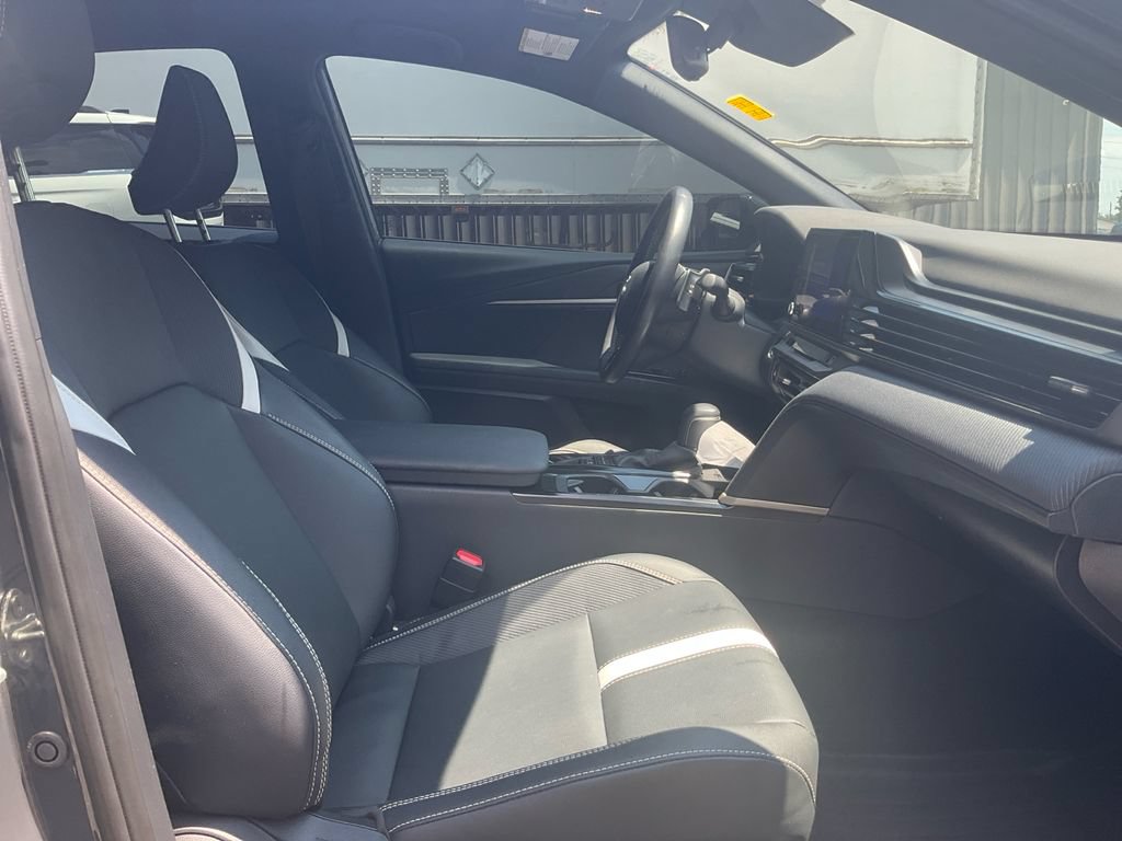 Used 2025 Toyota Camry SE w/ Convenience Package FWD image 12