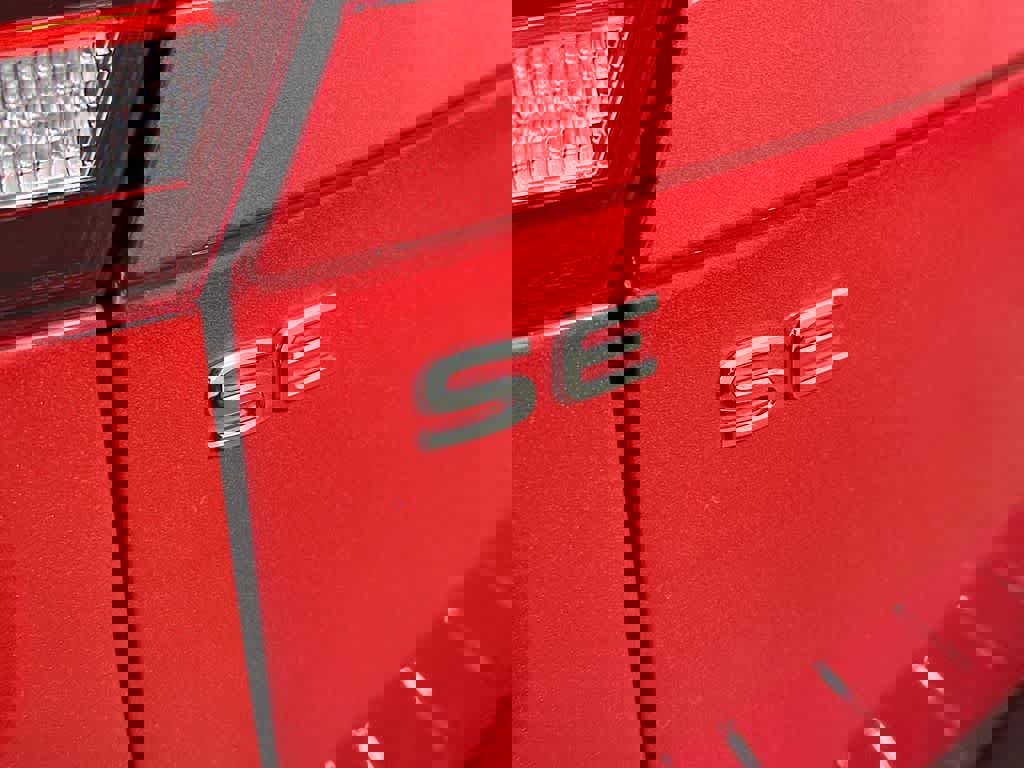 Used 2024 Volkswagen Tiguan SE R-Line image 10