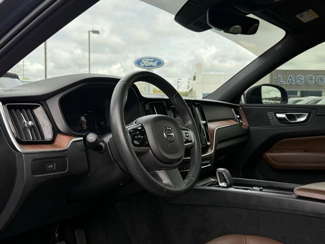 Used 2023 Volvo XC60 B5 Plus AWD/4WD image 17