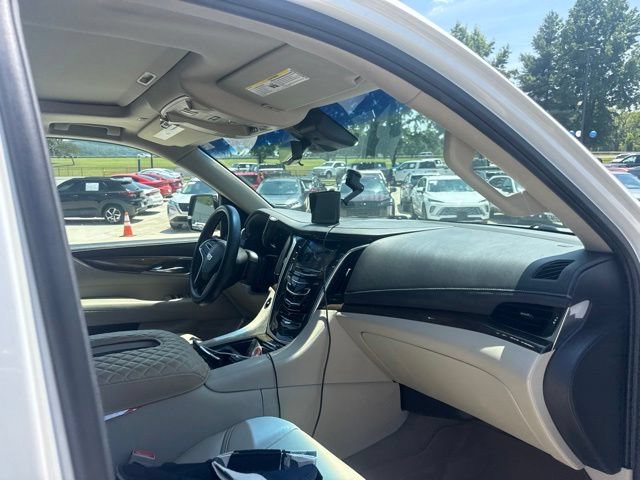 Used 2019 Cadillac Escalade Luxury AWD/4WD image 42