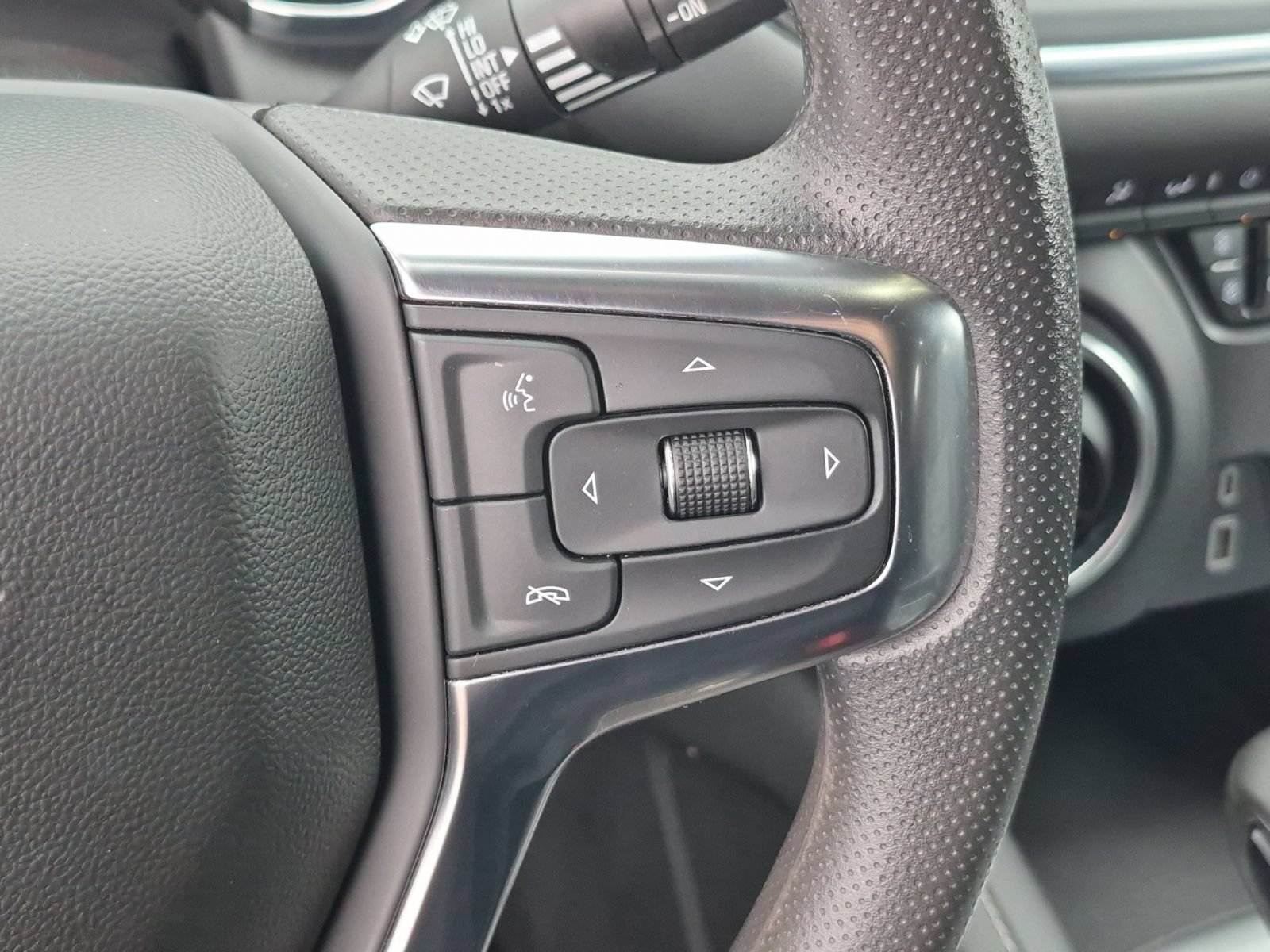 Used 2025 Chevrolet Blazer LT FWD image 20