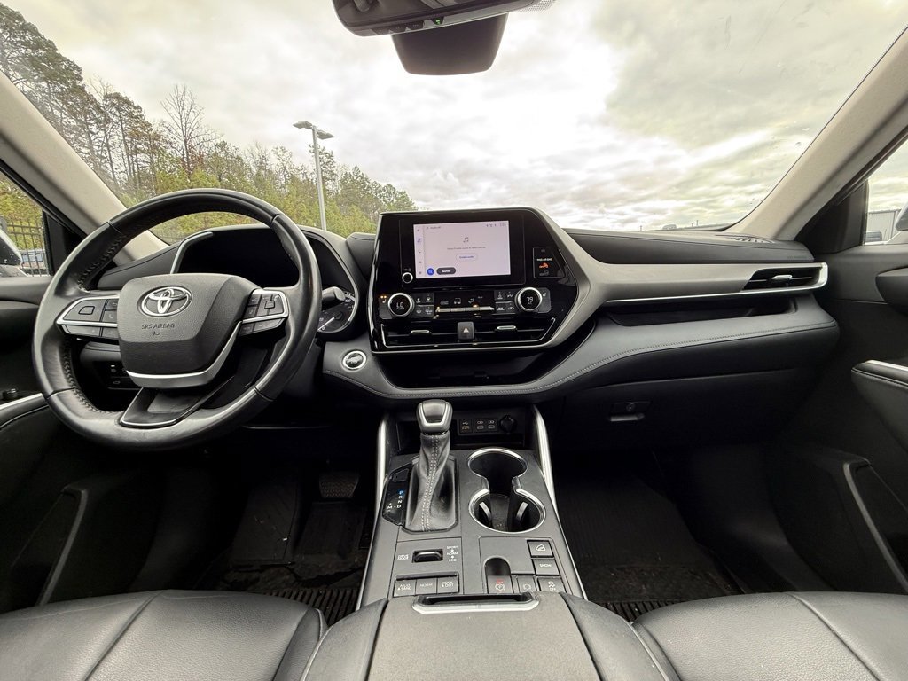 Used 2023 Toyota Highlander XLE image 30