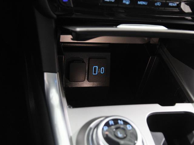 Certified 2022 Ford Explorer Limited w/ Equipment Group 301A image 17