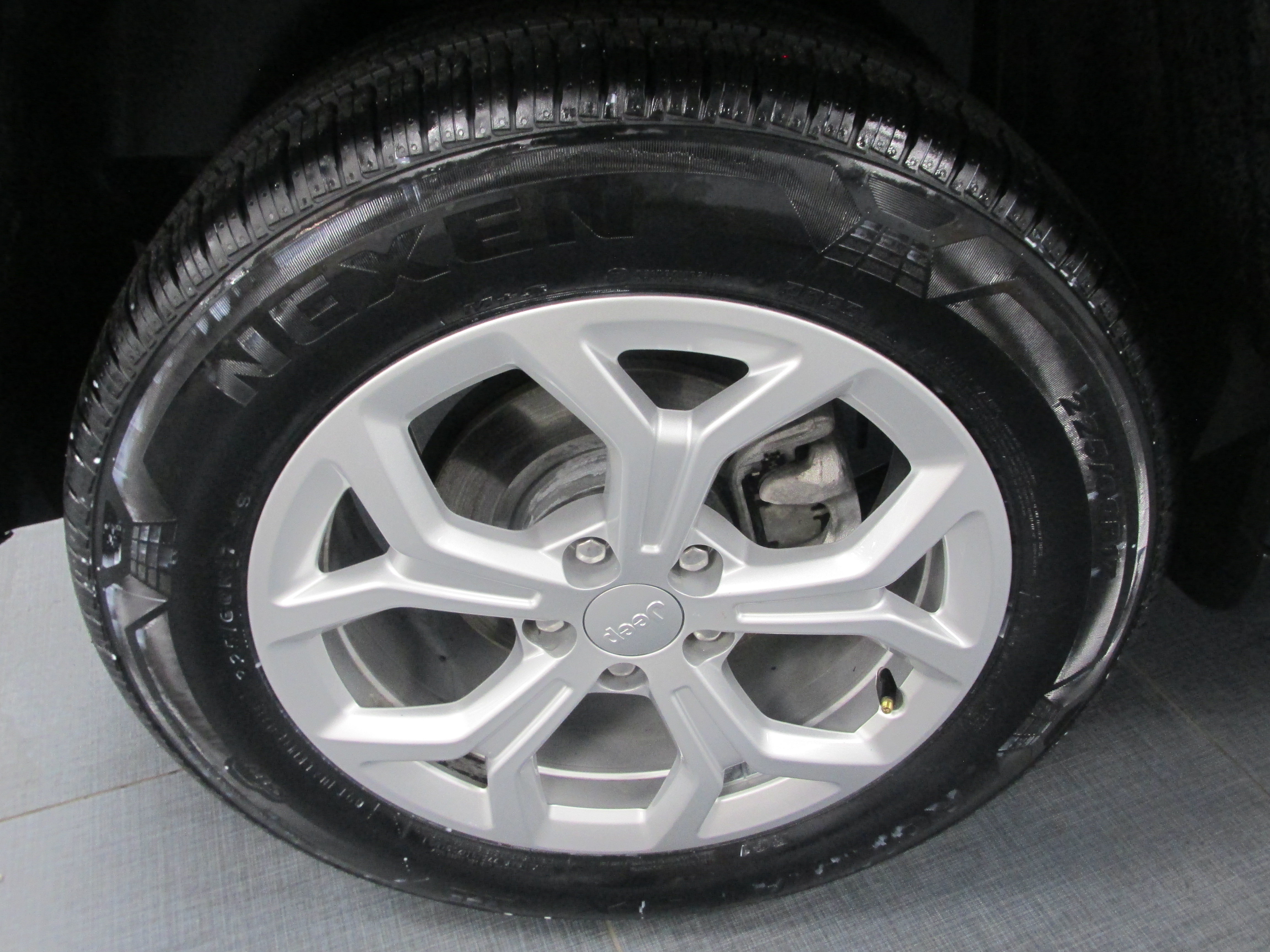 Used 2024 Jeep Compass Latitude AWD/4WD image 16