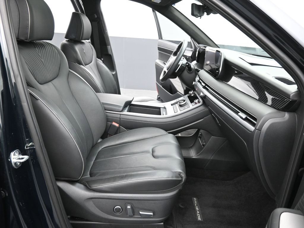 Used 2023 Hyundai Palisade Calligraphy image 25