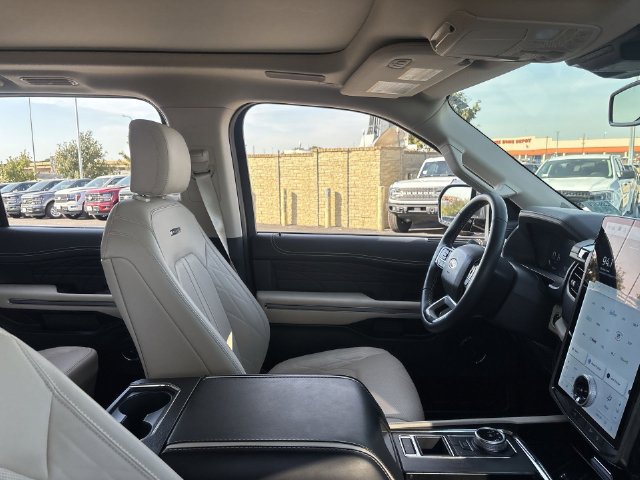 Certified 2024 Ford Expedition Platinum RWD image 17