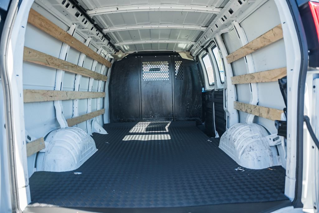 Used 2024 GMC Savana 2500 w/ Driver Convenience Package image 10