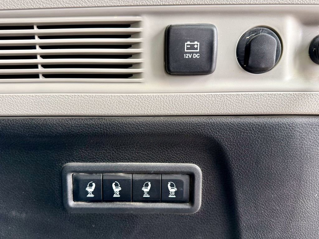 Used 2023 Jeep Wagoneer L Series III w/ Premium Group I image 18