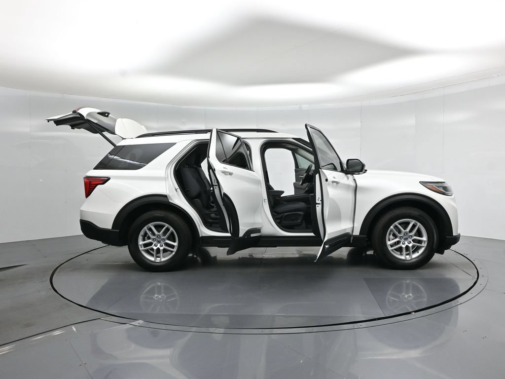 Certified 2025 Ford Explorer Active RWD image 5