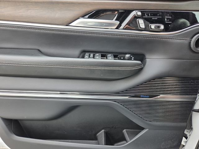 Used 2023 Jeep Grand Wagoneer L Series II image 31