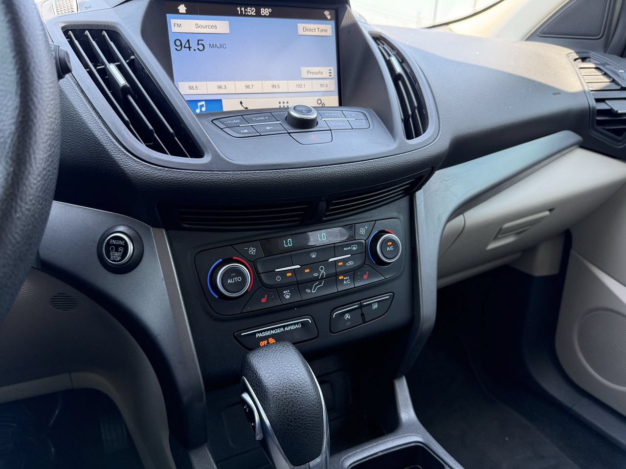 Certified 2019 Ford Escape SE FWD image 16