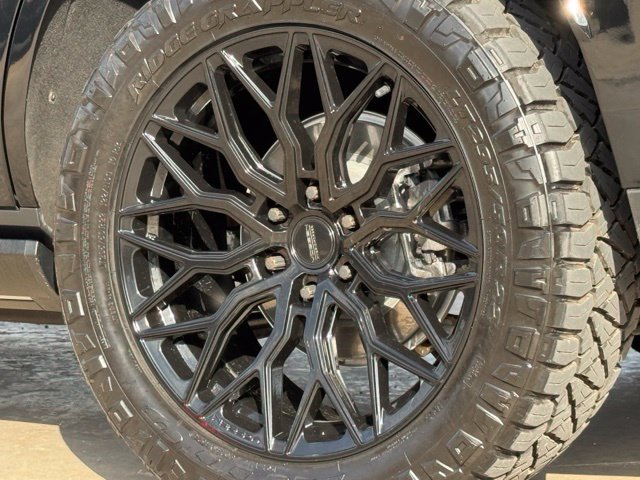 Used 2025 GMC Yukon AT4 Ultimate AWD/4WD image 15