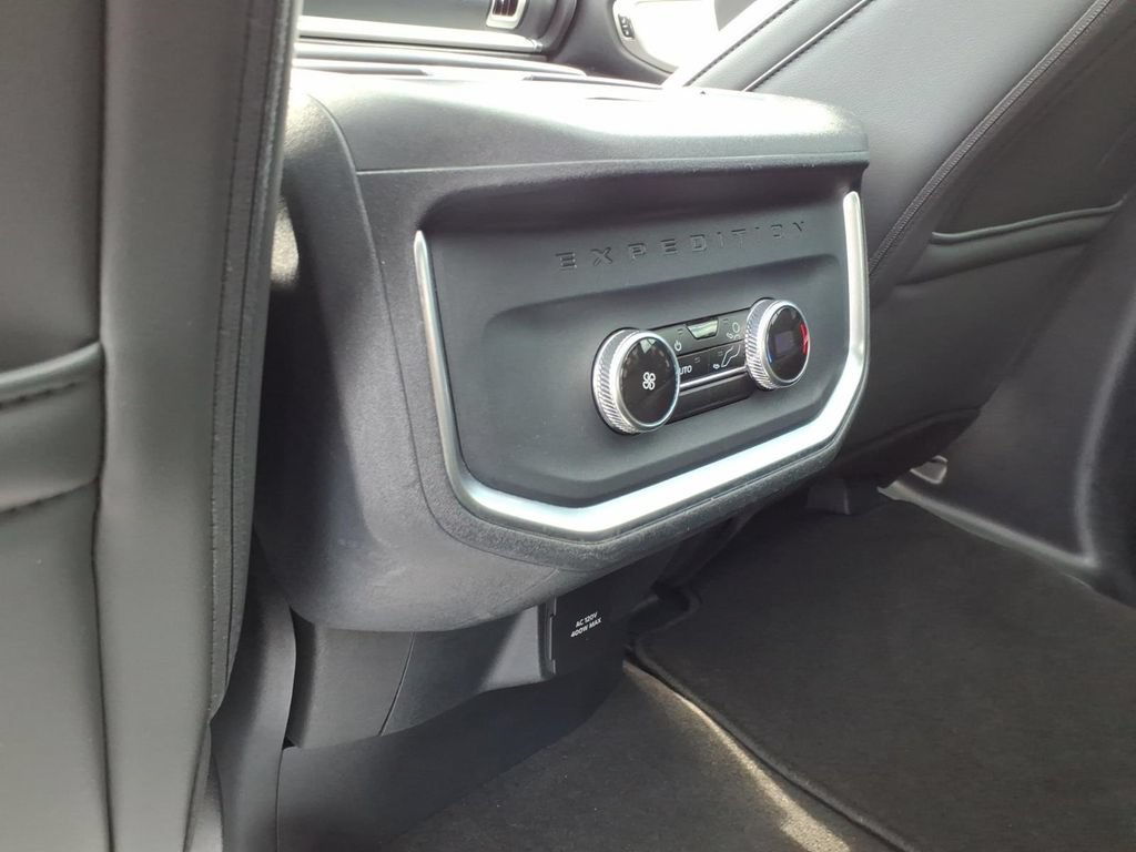Certified 2025 Ford Expedition Active AWD/4WD image 14