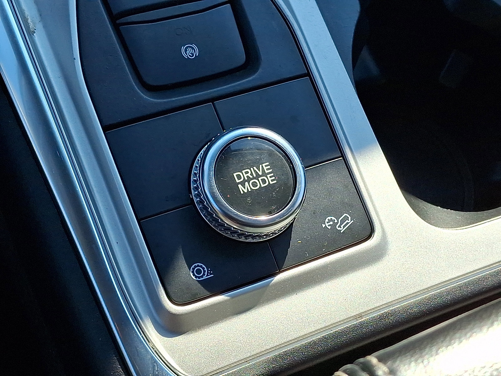 Certified 2022 Ford Explorer XLT w/ Equipment Group 202A image 32