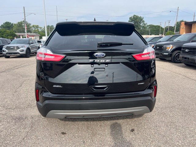 Certified 2024 Ford Edge SEL w/ Convenience Package AWD/4WD image 4