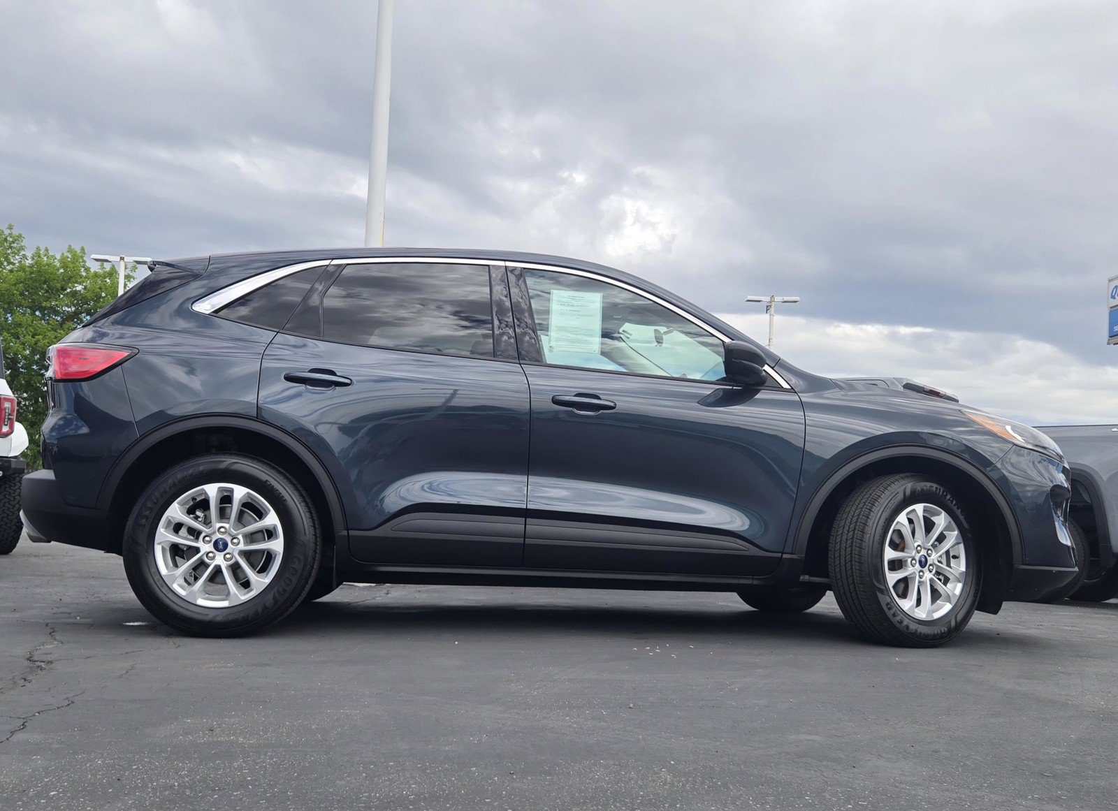 Certified 2022 Ford Escape SE w/ Convenience Package FWD image 3
