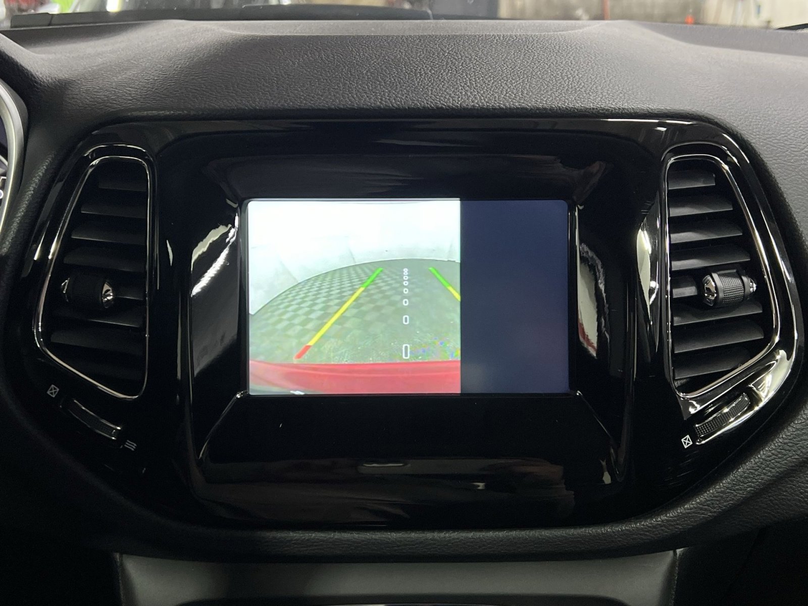 Used 2020 Jeep Compass Latitude image 19