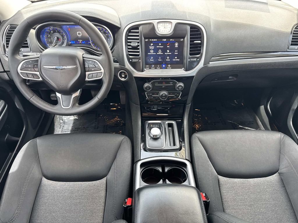 Used 2023 Chrysler 300 Touring image 8