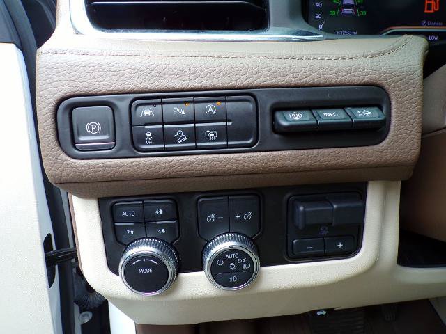 Used 2023 GMC Yukon Denali w/ LPO, Floor Liner Package AWD/4WD image 19