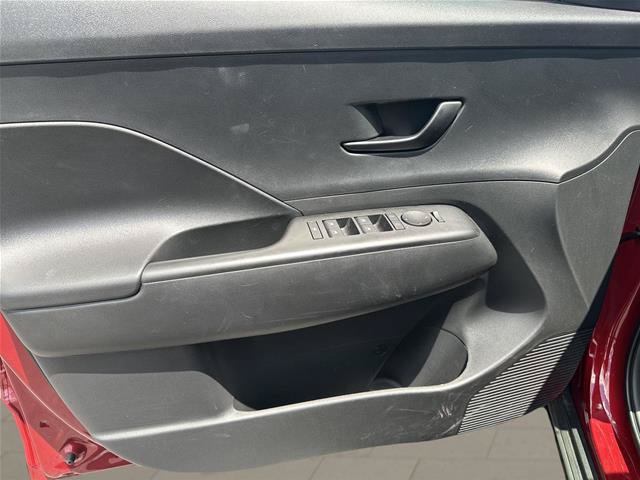 Used 2025 Hyundai Kona SEL AWD/4WD image 36