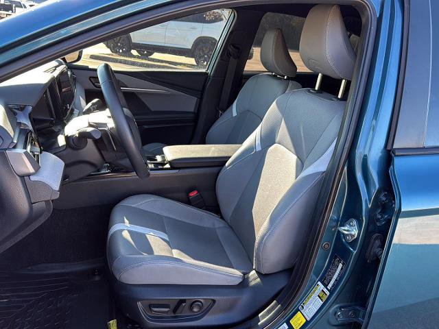 Used 2025 Toyota Camry SE w/ Convenience Package image 12