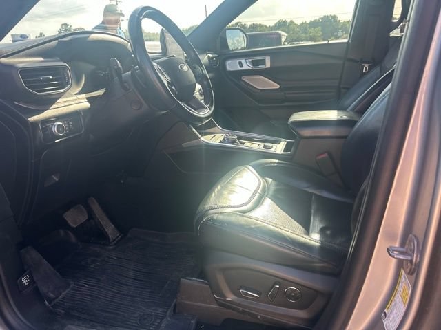 Certified 2020 Ford Explorer Platinum w/ Premium Technology Package AWD/4WD image 7