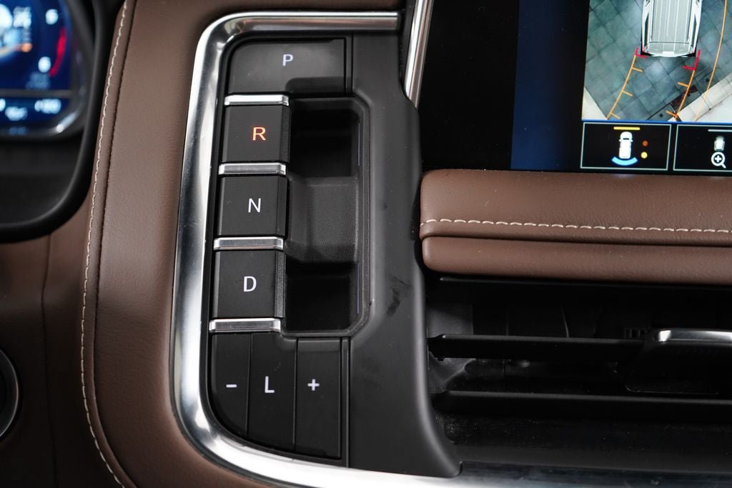 Used 2024 Chevrolet Suburban High Country AWD/4WD image 23