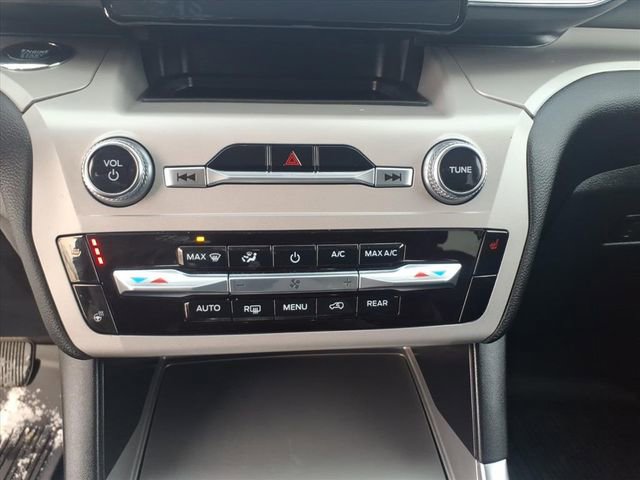 Certified 2023 Ford Explorer XLT w/ Equipment Group 202A image 22