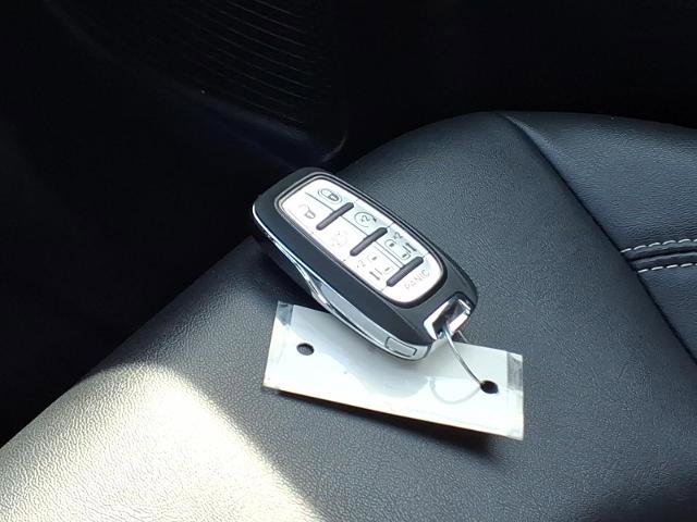 Used 2025 Chrysler Pacifica Select image 22